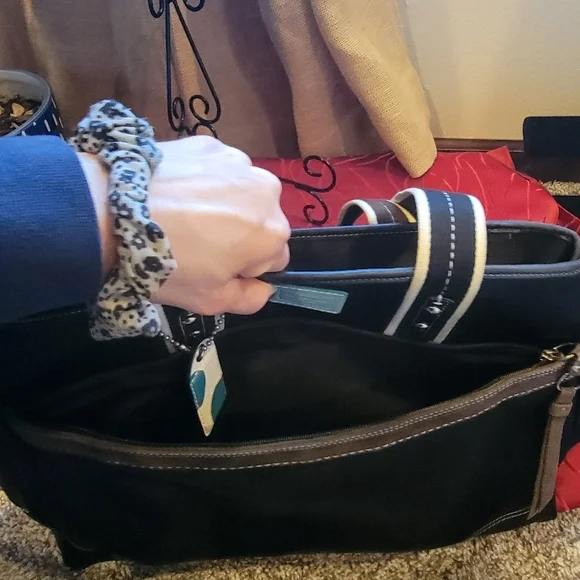 Coach Black Hampton Tote Bag purse - Picture 5 of 17